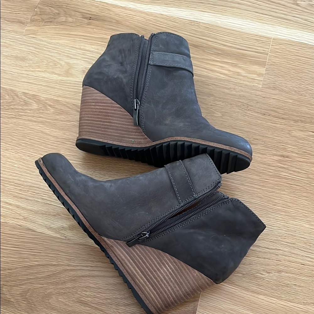 Women's Gray Wedge Ankle Boots 9.5 - Picture 5 of 7